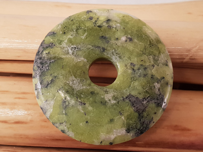 Lizarditdonut (Norwegische Jade) 40mm, echte RARITÄT Lizarditdonut (Norwegische Jade) 40mm, echte RARITÄT