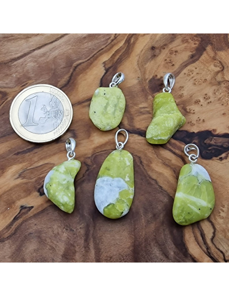 Lizardit (Norwegische Jade) mit Öse