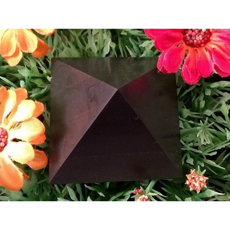 Schungit (Shungit) Pyramide 4cm