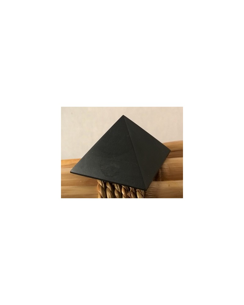 Schungit (Shungit) Pyramide 4cm