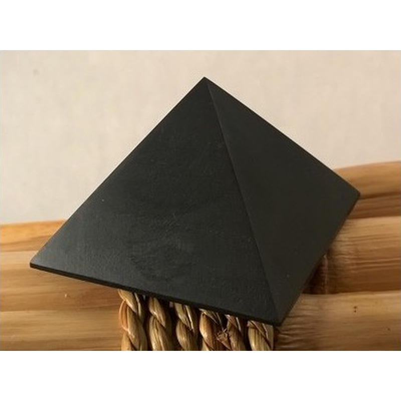 Schungit (Shungit) Pyramide 4cm