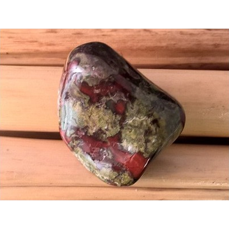Epidot Jaspis - Drachenblut Handschmeichler