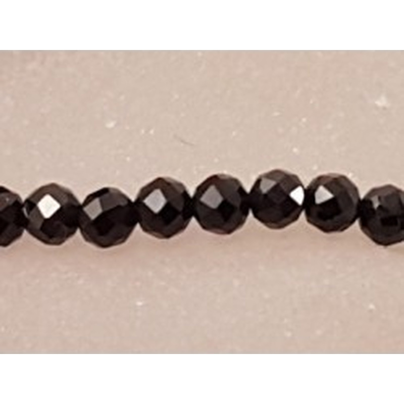 Spinellkette schwarz facettiert 2mm, stark funkelnd