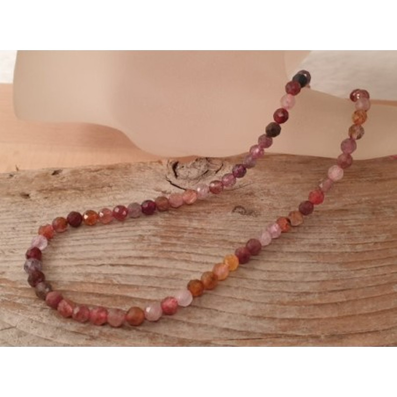 Spinellkette facettiert 4mm, stark funkelnd
