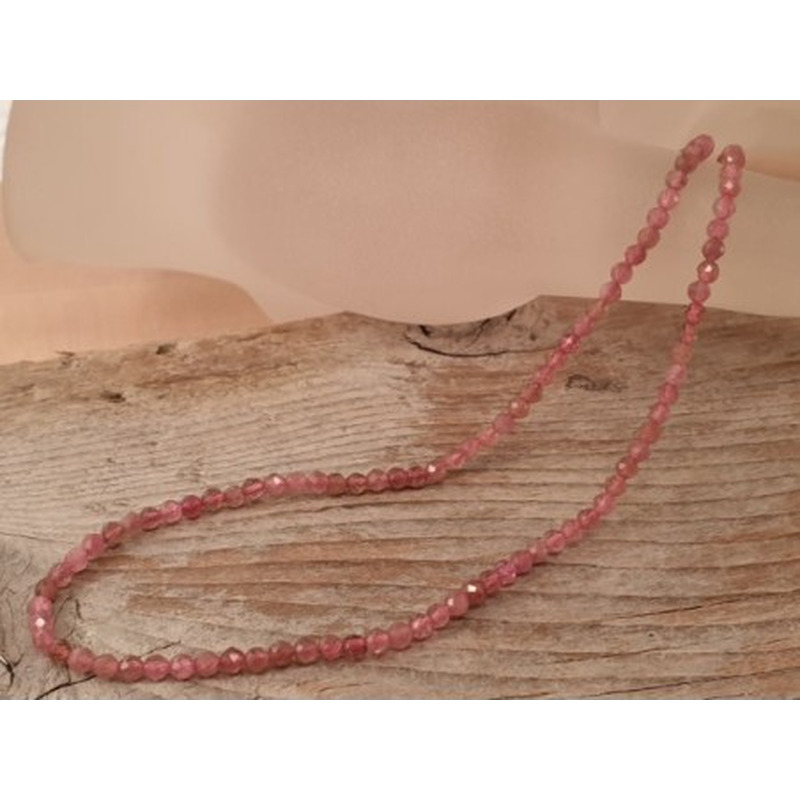 Rubelith - Rubellit - roter Turmalinkette facettiert 2mm A