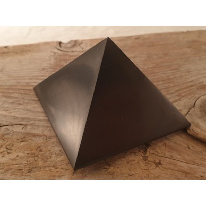 Schungit (Shungit) Pyramide 60mm