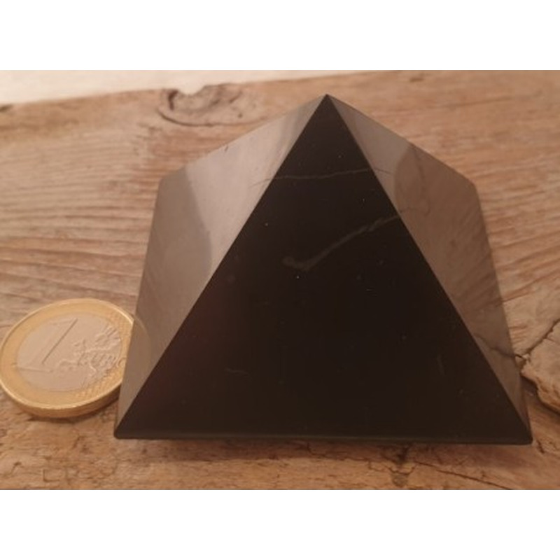 Schungit (Shungit) Pyramide 60mm