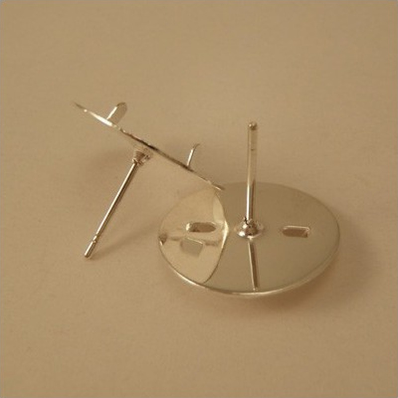 Ohrstecker aus Messing versilbert