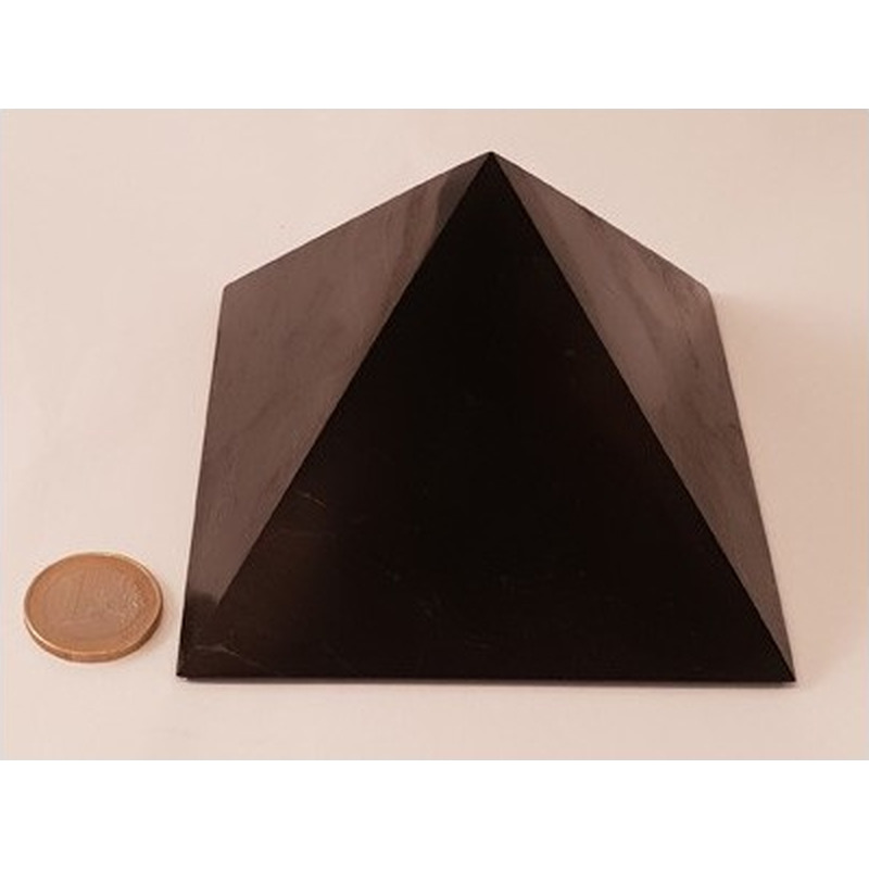 Schungit (Shungit) Pyramide 100mm