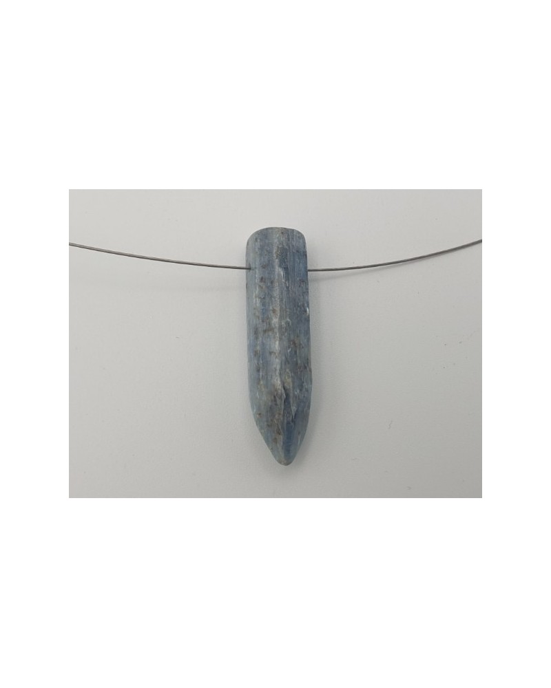 Cyanit (Disthen) mit Bohrung