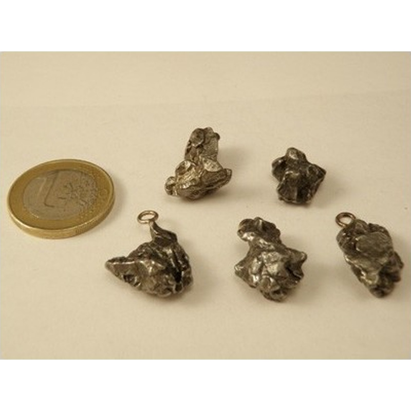 Meteorit mit Öse