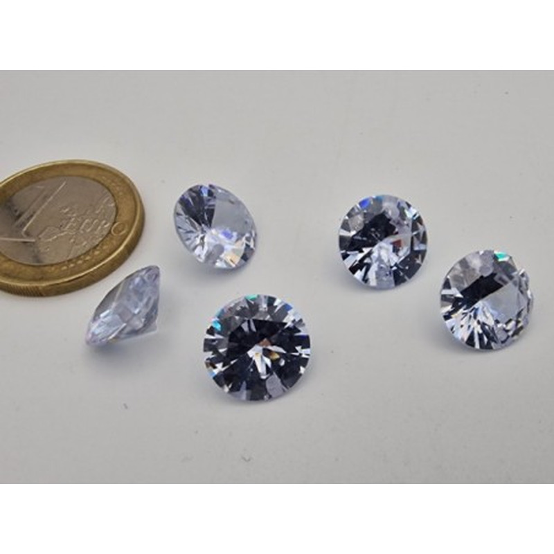 Zirkonia 12mm mit Brilliantschliff mit Bohrung