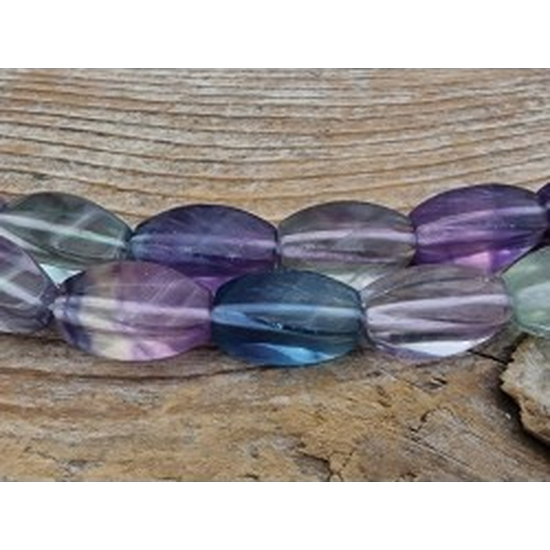 Regenbogenfluoritkette 8x16mm