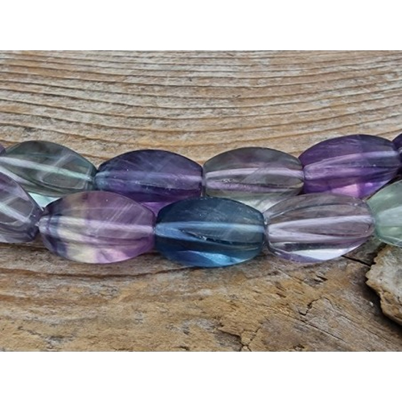 Regenbogenfluoritkette 8x16mm