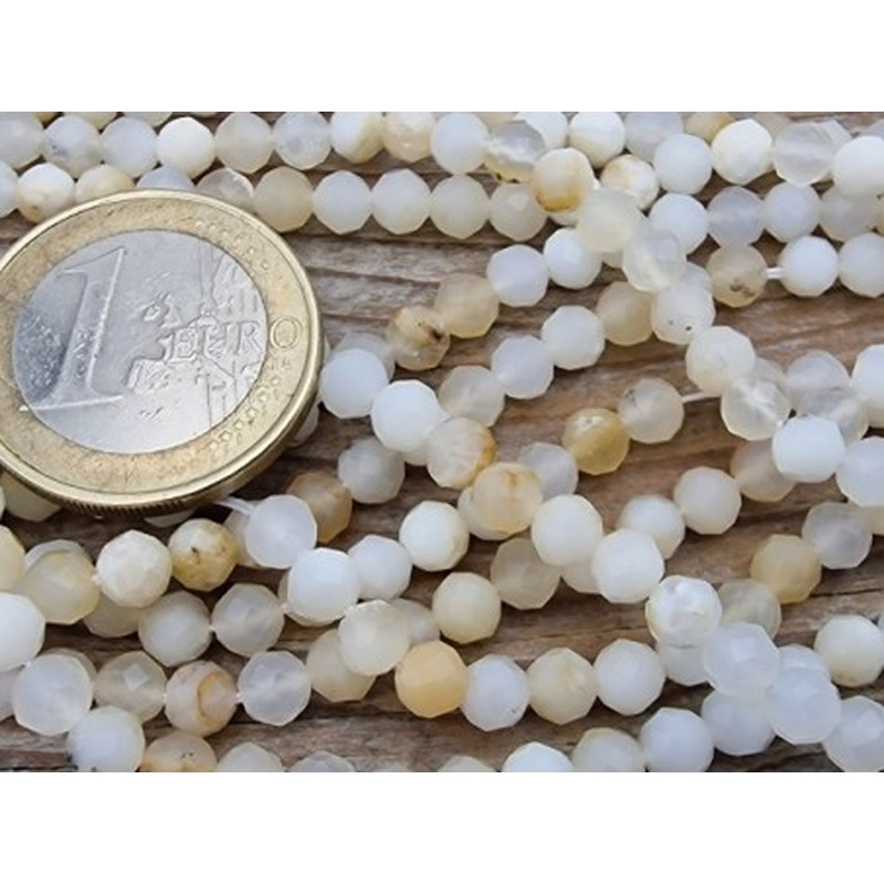 white Opalkette facettiert 4mm