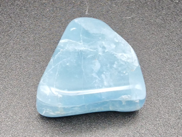 aquamarine tumbled stone