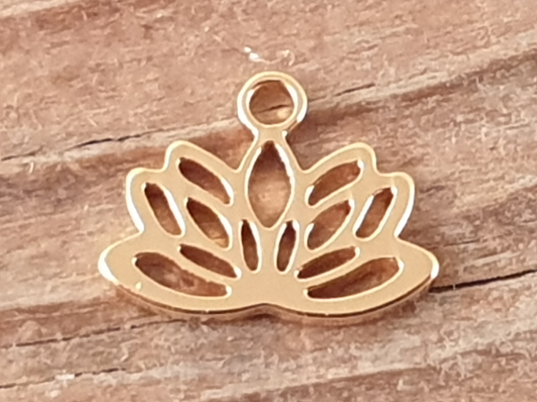 Charm Lotus 7.5x10mm, Edelstahl gold