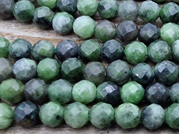 diopside necklace faceted 3mm