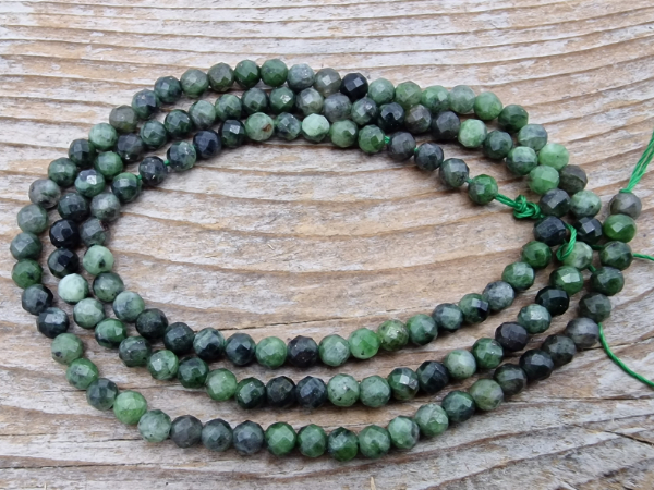 diopside necklace faceted 3mm
