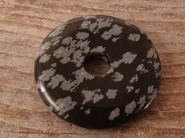 Schneeflockenobsidiandonut 30mm