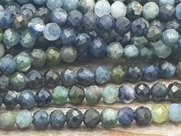 blaue Turmalinkette facettiert 2mm