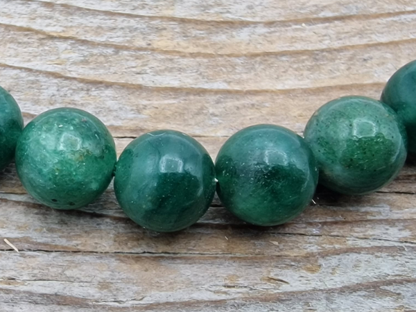 green mica necklace 8mm