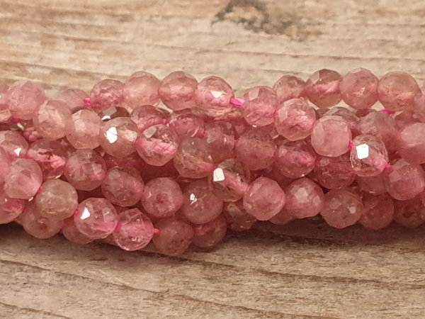 Rubelith - Rubellit - roter Turmalinkette facettiert 2mm A